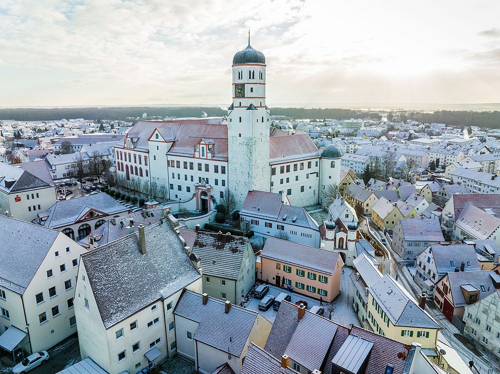 Schloss Dillingen und Altstadt im Winter von oben