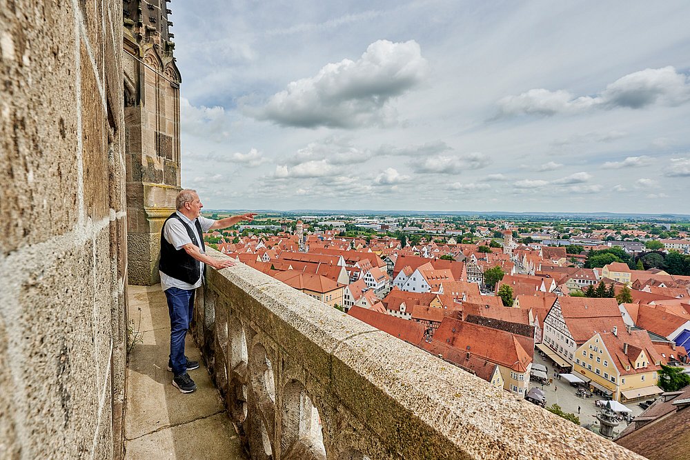 Weite Aussicht vom Balkon des Turms Daniel in Nördlingen