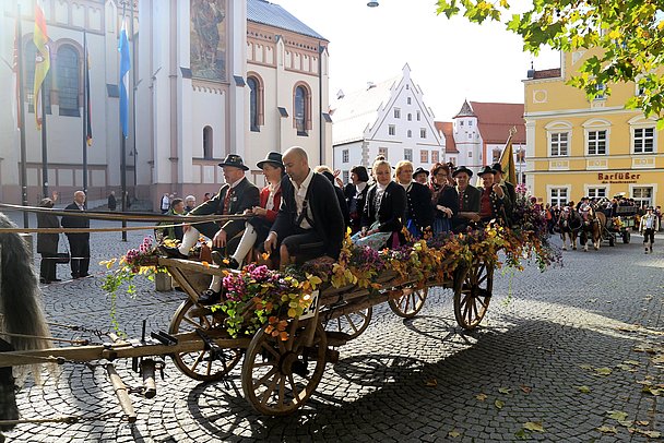 Leonhardiritt Weißenhorn am Stadtplatz, Kutsche Leonhardiritt Weißenhorn am Stadtplatz, Kutsche