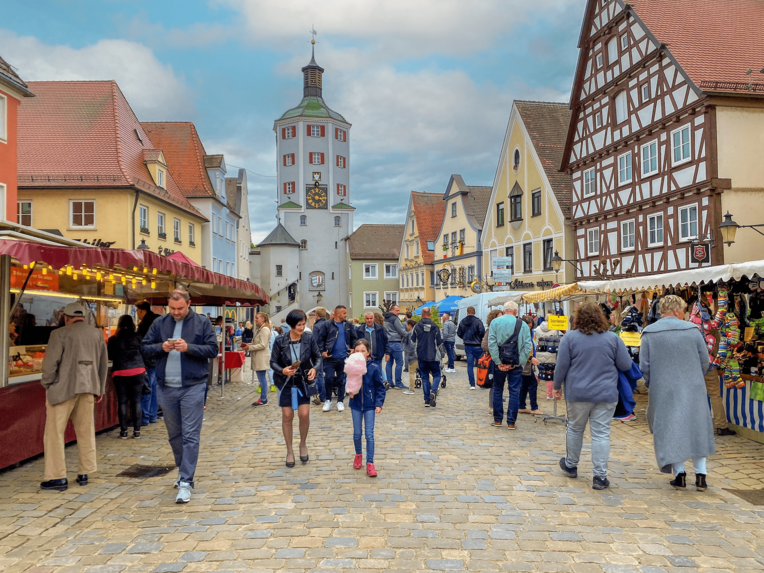 Reges Treiben auf dem Maimarkt Günzburg