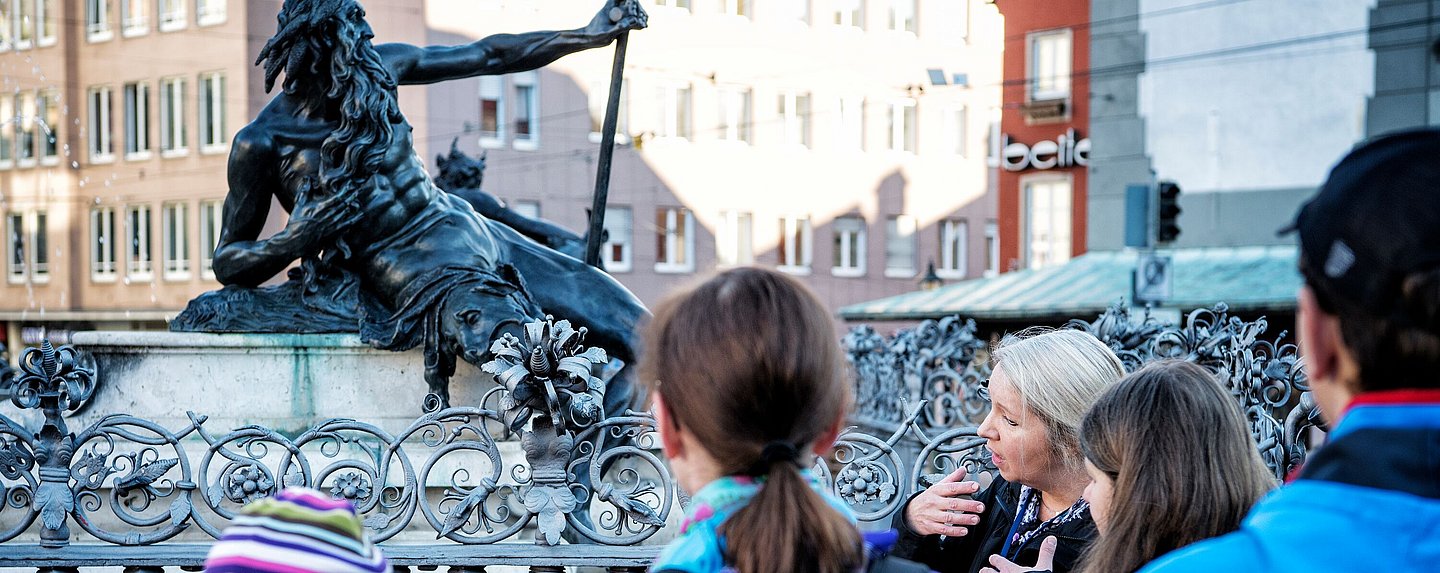 Stadtführung für die ganzen Familie in Augsburg am Augustusbrunnen 