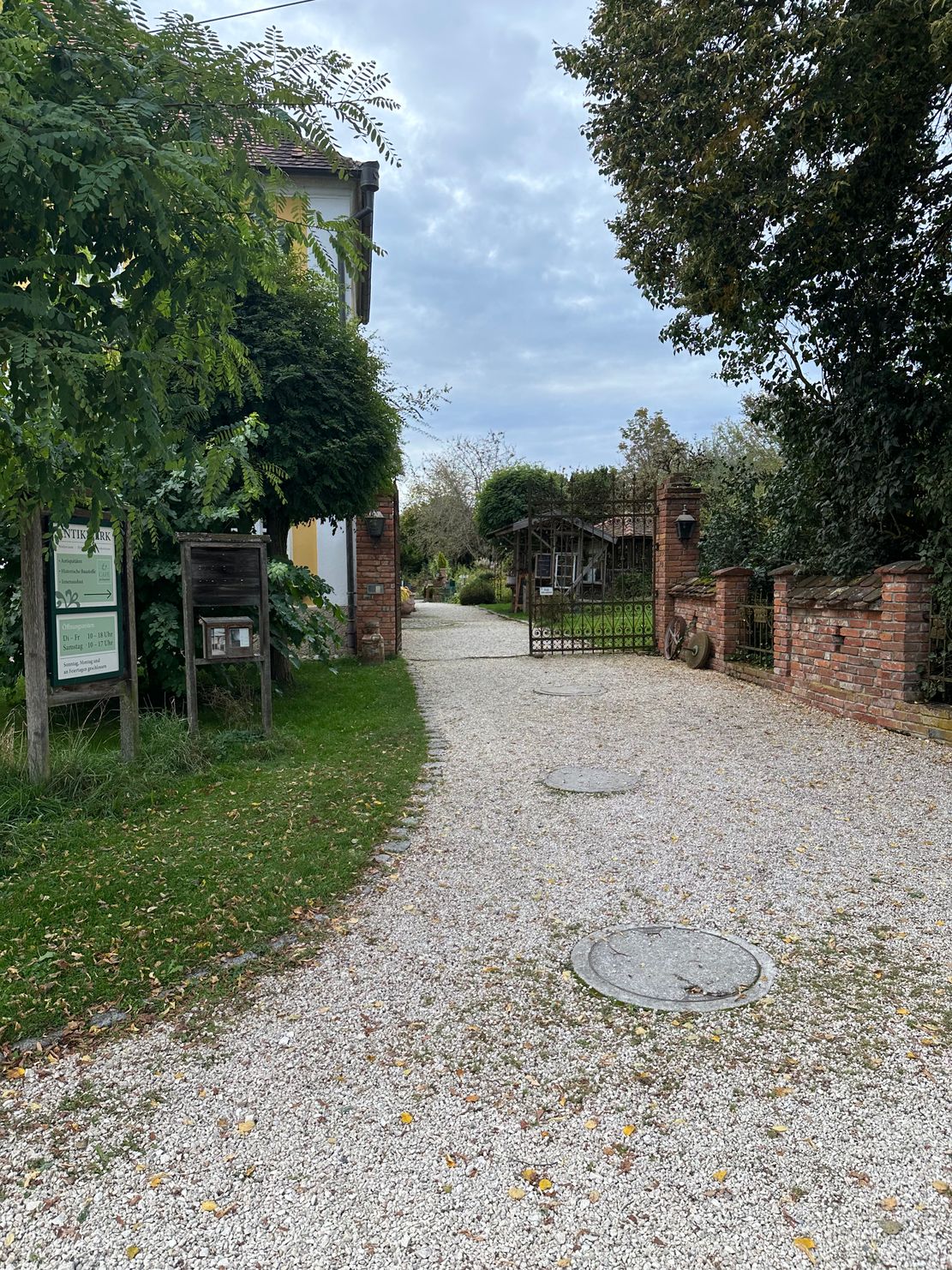 Blick auf Antikwerk Glaserhof