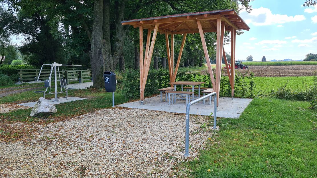 Überdachte Brotzeitinsel Ichenhausen