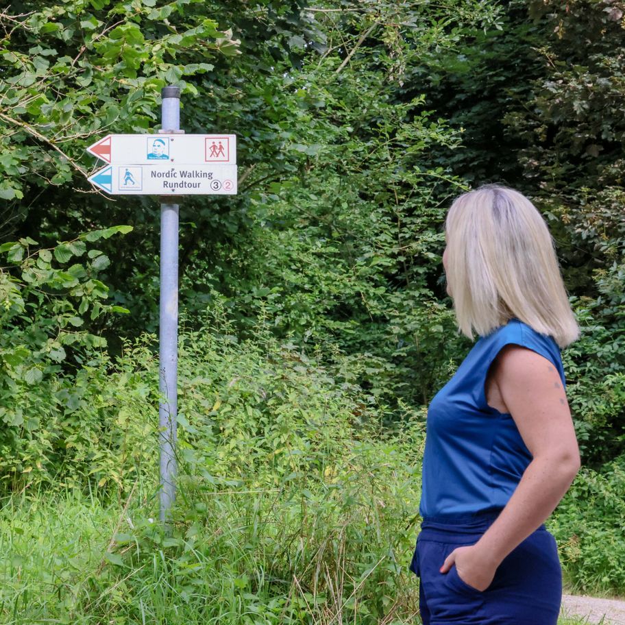 Nordic Walking, Kneipp, Ruhe, Sport, Aktiv,Wandern, Neusäß, Wegweiser_Julia Pietsch.jpg