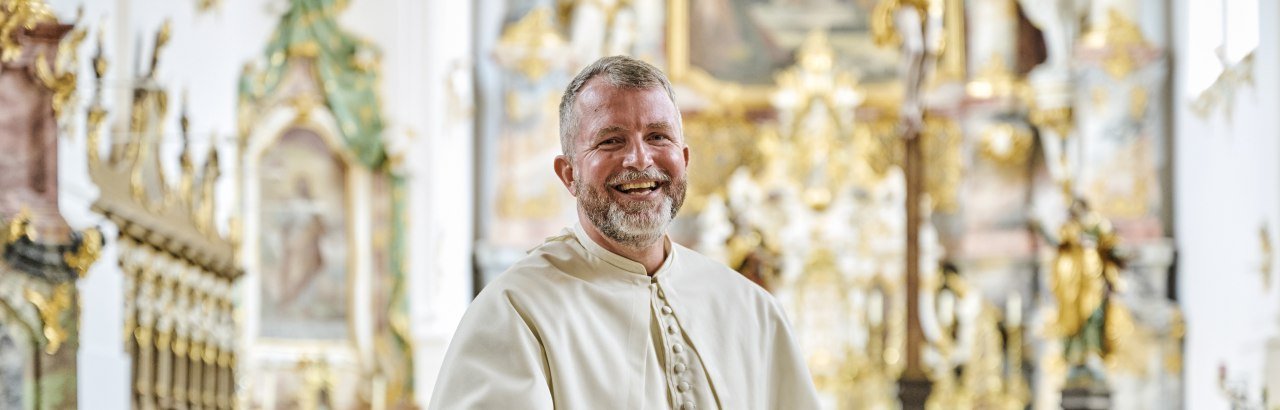 Pater Ulrich - von Gold umgeben in der Klosterkirche © Trykowski