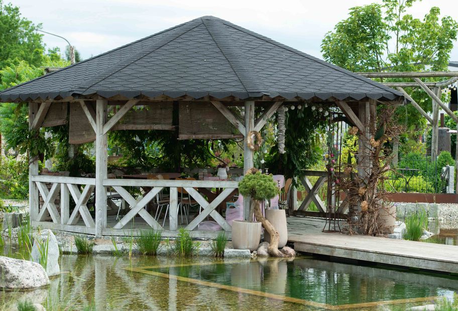 Pavillon-mit-Schwimmteich-Garten_Manufaktur-by-BAIER.jpg