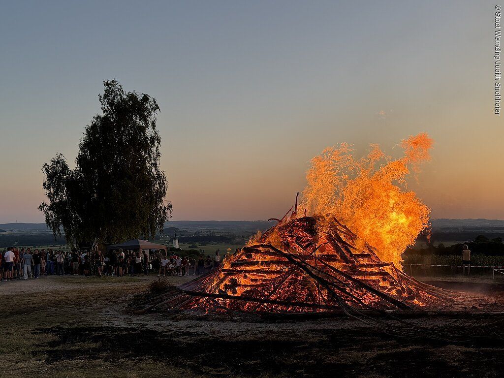 Johannisfeuer auf der Platte
