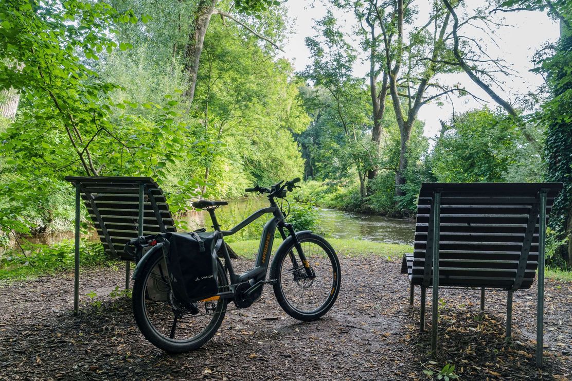 Nersingen-Straß Rastplatz an der Roth mit Rad 08-2021©Deutsche Donau-Maximilian Semsch.jpg