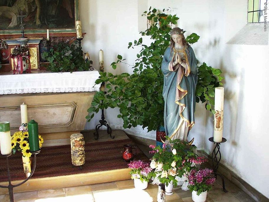 17898727_brandkapelle-innenansicht-statue.jpg