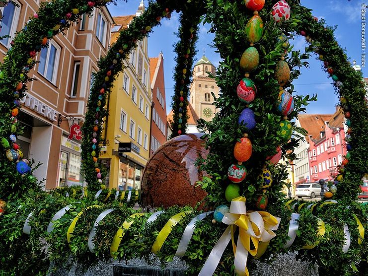 Geschmückte Osterbrunnen