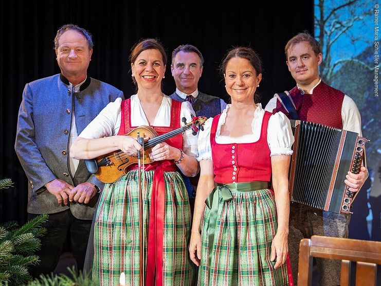 "Heilige Nacht" mit R. M. Schießler &amp; musikalischer Begleitung - in der Stadthalle Monheim