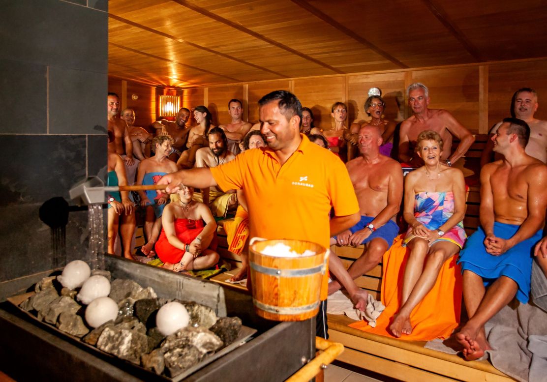 Donaubad mit prickelnder Sauna-Spezial-Reihe: da kommt man ganz schön ins Schwitzen – mit „Mr. Bean“