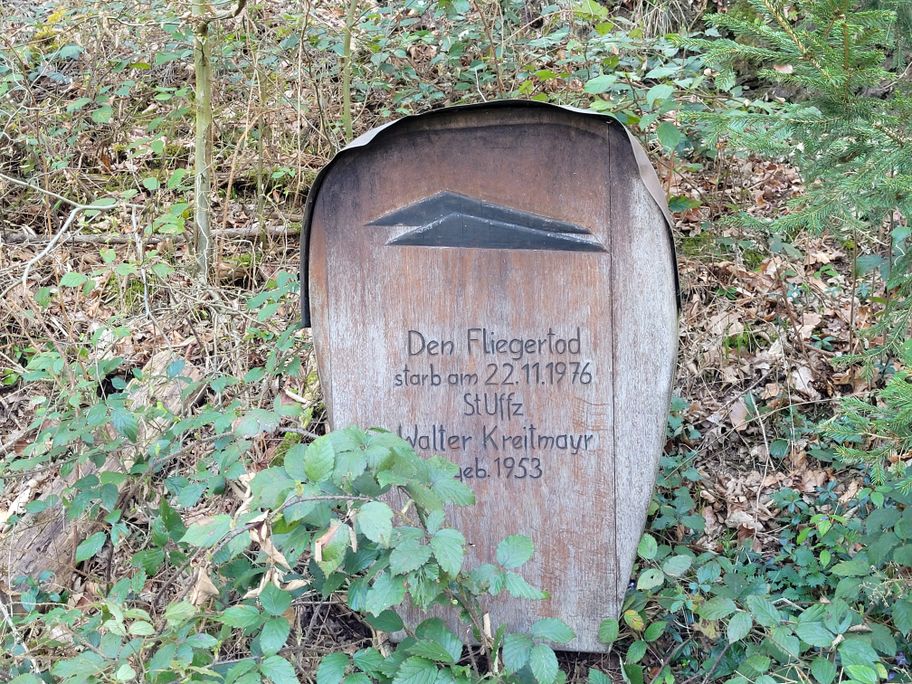 Flugzeugabsturz 1976 - Gedenkkreuz südlich von Bauhofen.