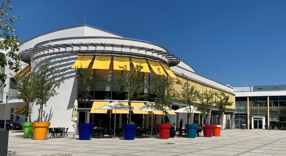 Bürgerhaus Außenansicht - Fr. Saur.jpg