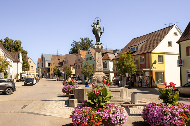 Marienbrunnen Marktplatz Wertingen