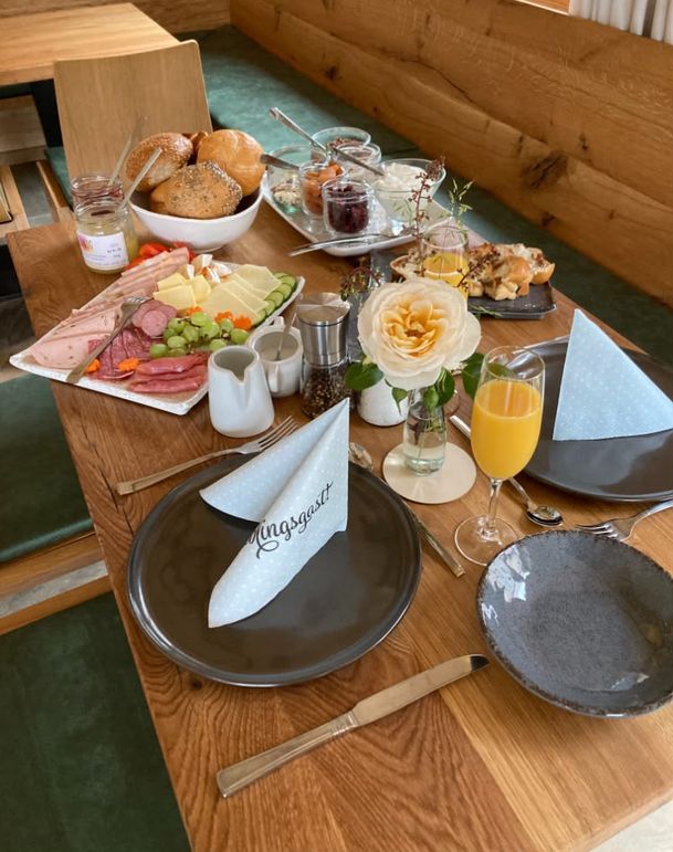 Naturhof Lutzingen - Hofcafe - gedeckter Tisch