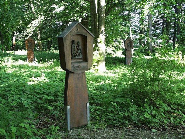 17591993_kreuzweg1.jpg