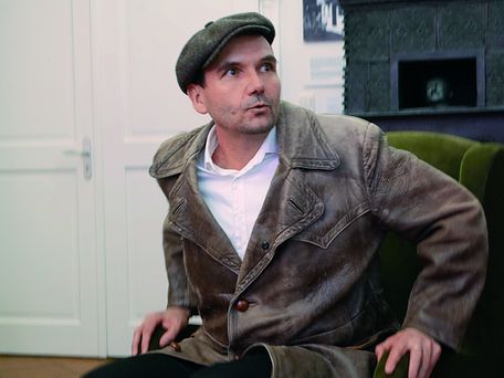 Erik Völker als Bert Brecht