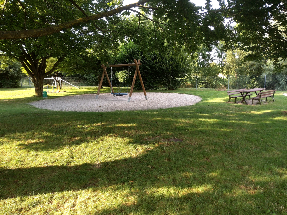 Vogelnestschaukel Riedlerspielplatz Günzburg