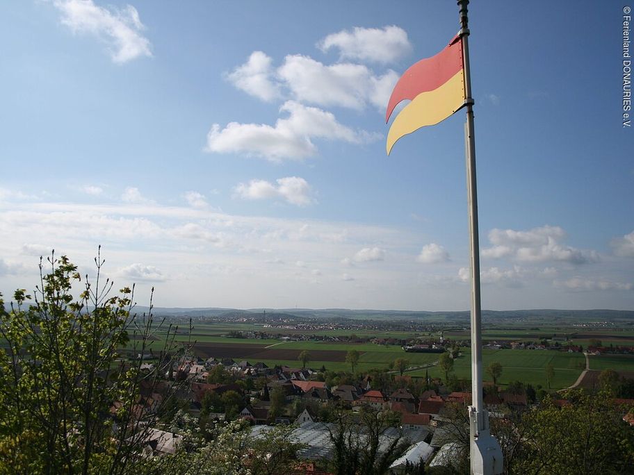 14068055_blick-vom-wallersteiner-felsen.jpg