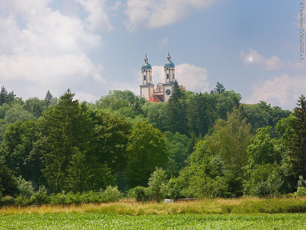 Kloster Holzen mit kath. Klosterkirche Johannes der Täufer