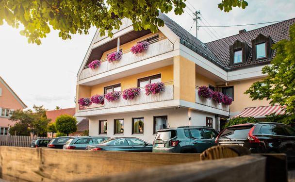 Gasthof-Adler_Ziemetshausen-Front.jpg