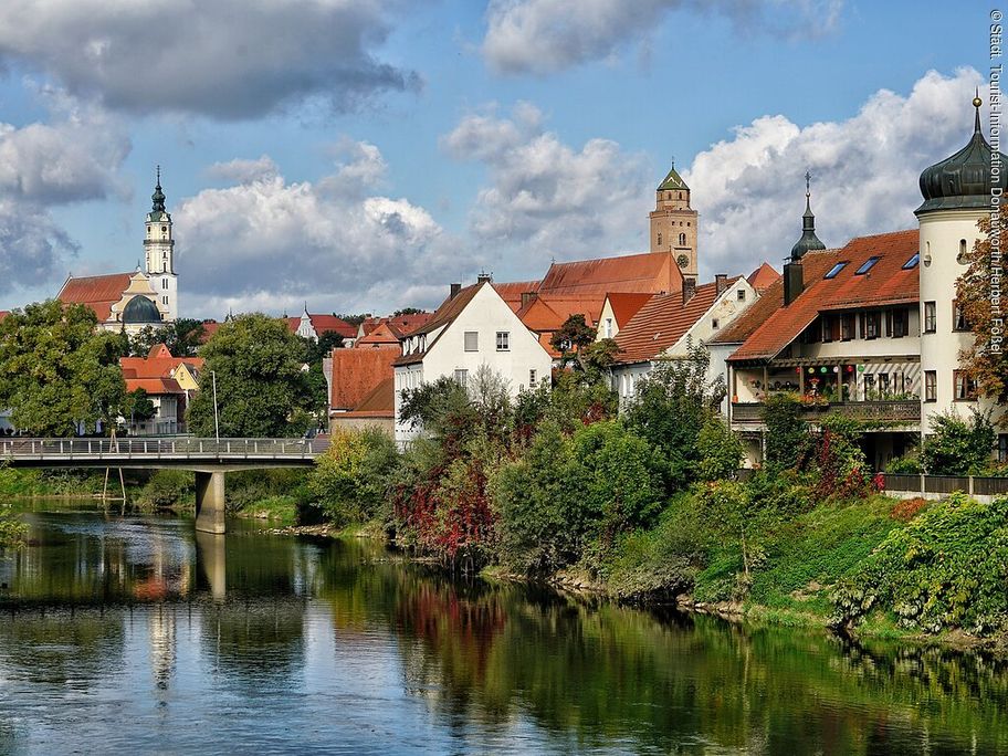 15208575_donauwoerth_blick-auf-die-friedensbruecke.jpg