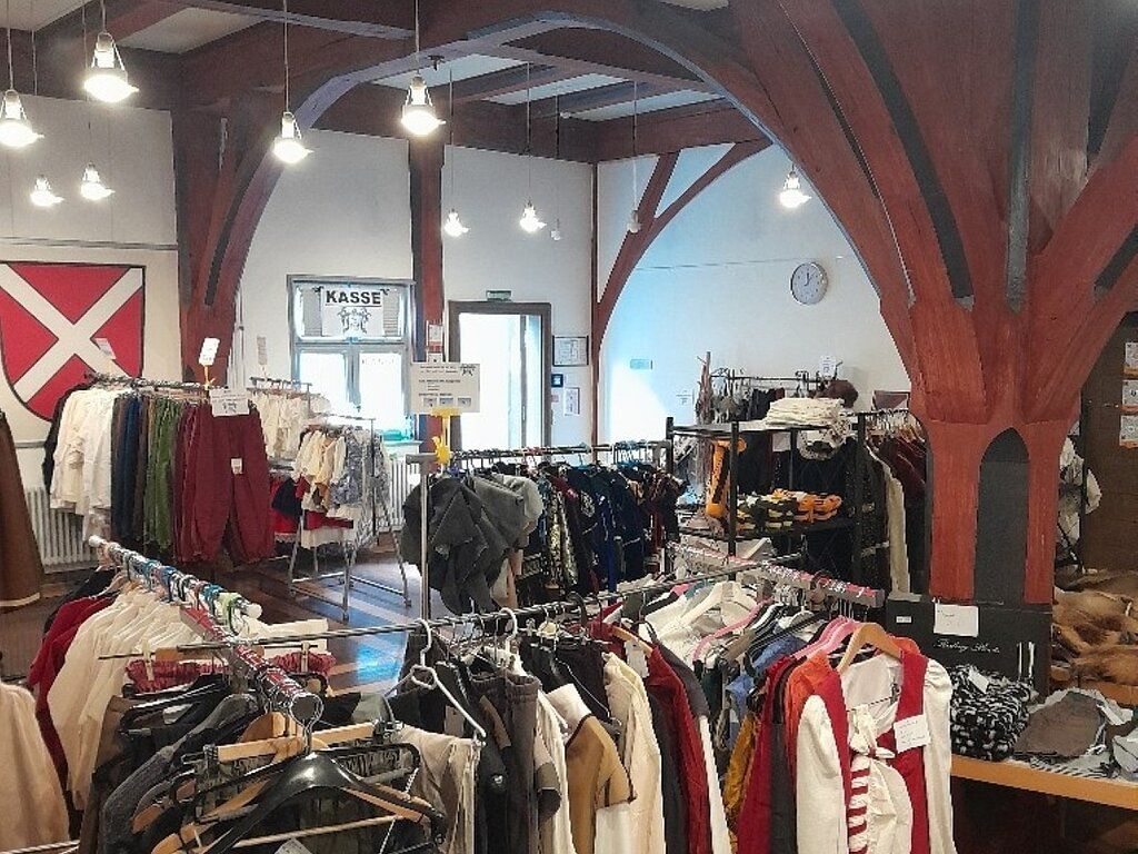 Historischer Kleiderbasar