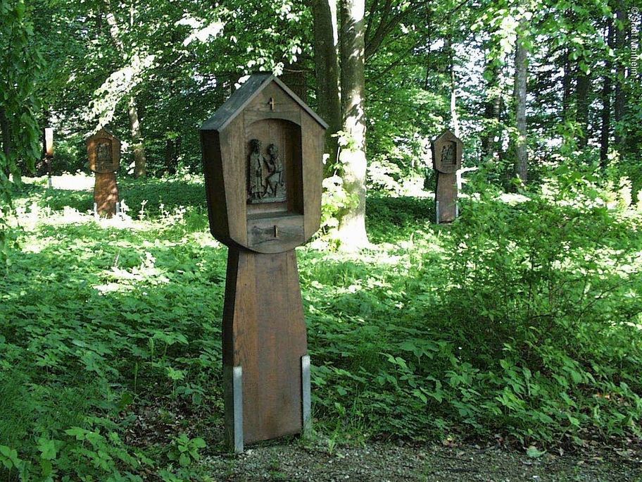 17591993_kreuzweg1.jpg