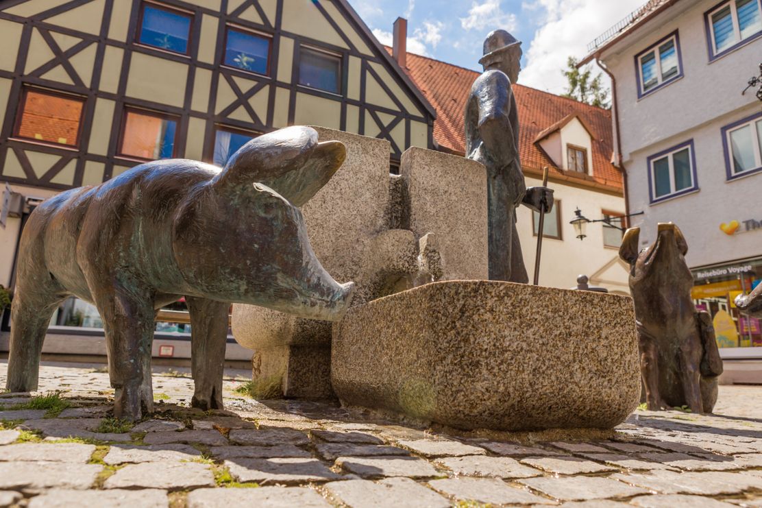 Schweinchenbrunnen am Wätteplatz Günzburg