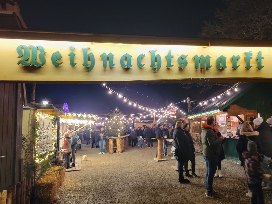 Weihnachtsmarkt im Schlosshof in Affing