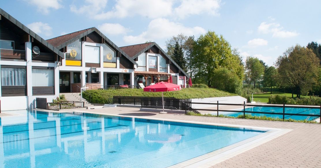 Dasing_Freibad red_© Gemeinde Dasing.jpg