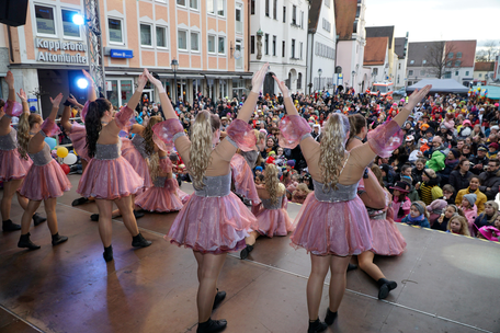 Faschingstreiben-Stadtplatz_2023_Foto:©ChrisHöchtl.JPG