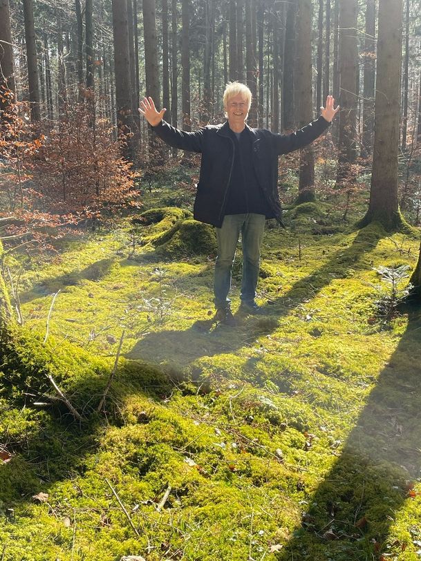 Im Wald südlich von Krumbach.jpg