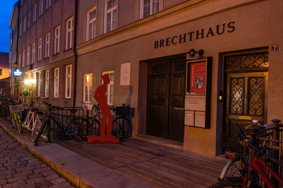 Tücher und Bücher - Sonderausstellung im Brechthaus