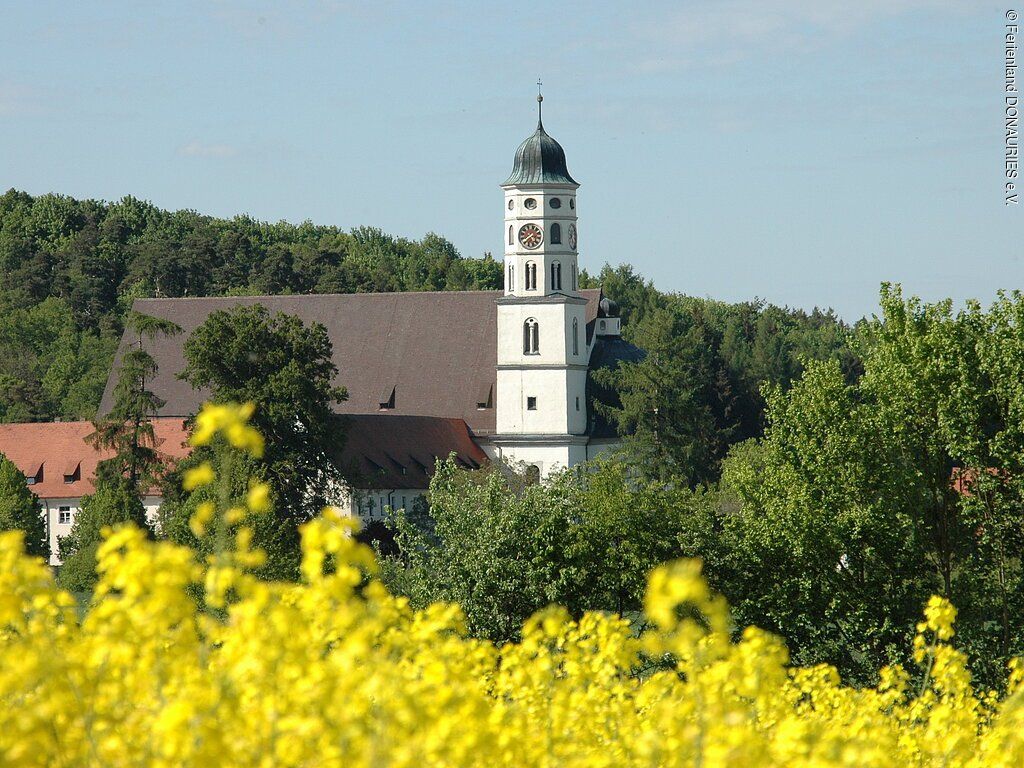 Ehem. Kloster und kath. Klosterkirche Mariä Himmelfahrt