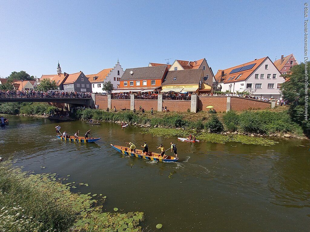 Donauwörther Inselfest mit traditionellem Fischerstechen