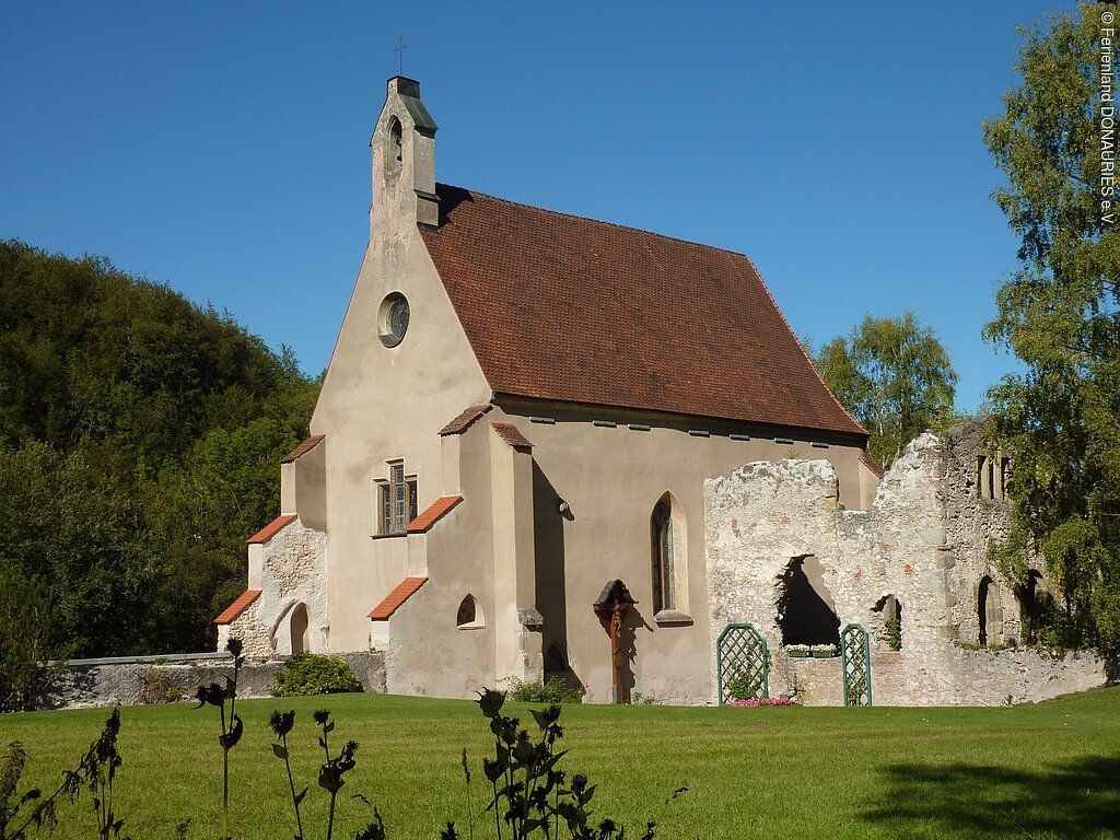 Klosterruine mit evang. Kirche St. Peter