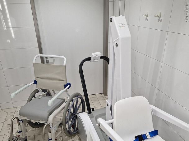 17036101_jurabad-pool-lift-fuer-menschen-mit-beeintraechtigung.jpg