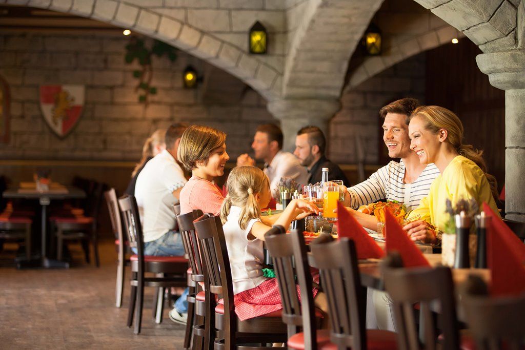 Restaurant Tafelrunde. Foto:  LEGOLAND® Deutschland Resort.