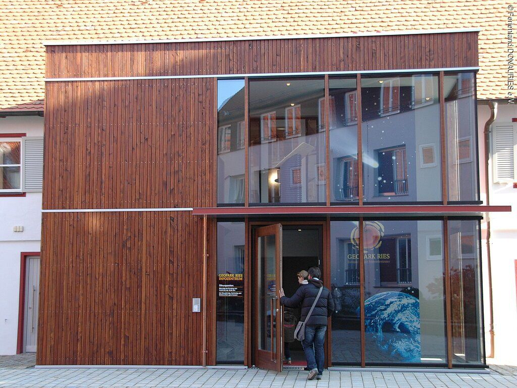 14291751_infozentrum-noerdlingen_eingang.jpg