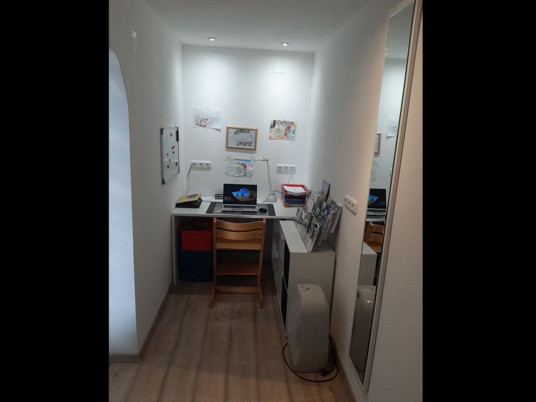 Büro / Maltisch / Ankleideraum / USW.