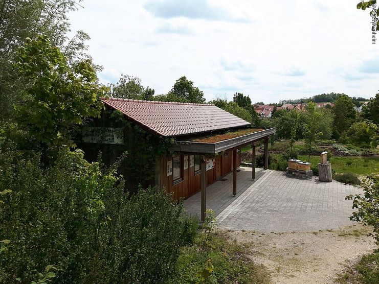 Lehrbienenstand mit Bienenweide