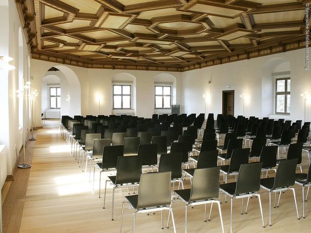 14249225_schloss-hoechstaedt-rittersaal_1.jpg