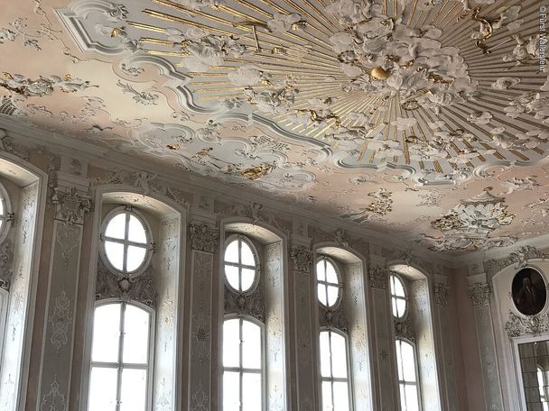 14249211_schloss-baldern_festsaal.jpg
