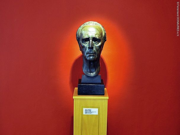 14296137_bueste-werner-egk-begegnungsstaette-donauwoerth.jpg