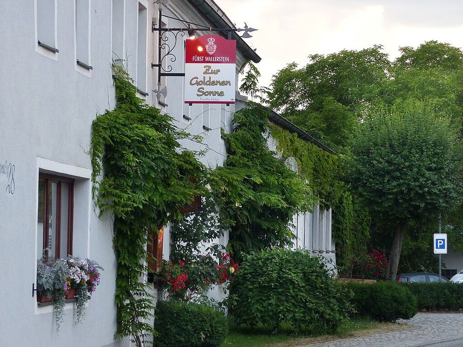 17075615_gasthaus_zur_goldenen_sonne-maihingen-aussen.jpg
