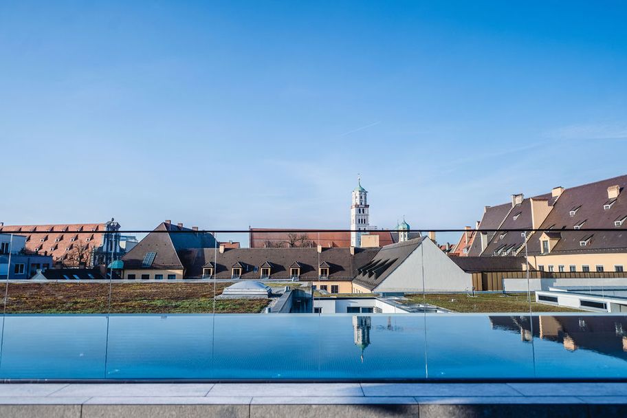 Augsburg_Maximilians_RooftopPool_(c)Hotel Maximilian’s _ Drei Mohren GmbH