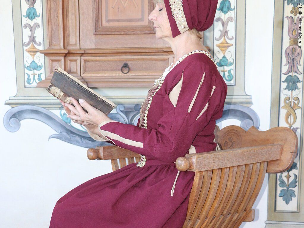 Renaissacezeit und die Geheimnisse des Teezimmers mit Likörchen und Pralinchen