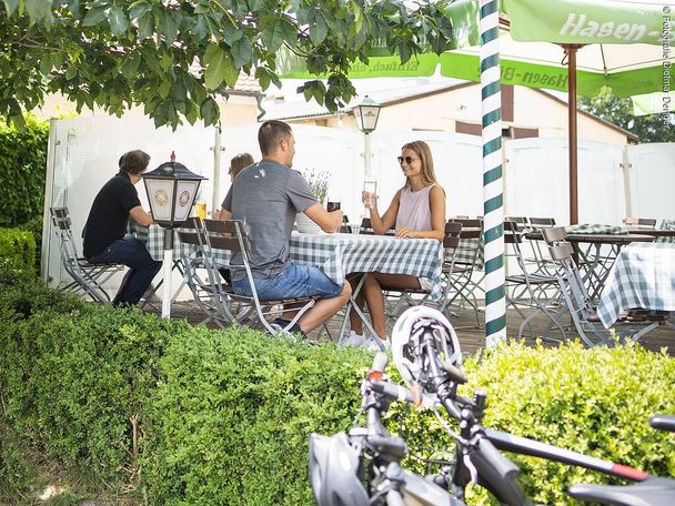 16308637_bayerdilling_neuwirt_radler-im-biergarten_dd-4.jpg